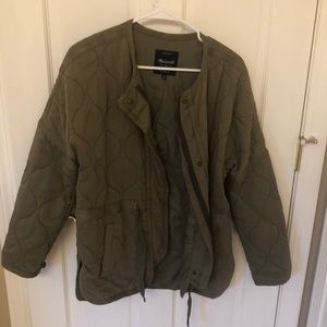 Madewell army green quilted size M jacket, zip and snap button closure.